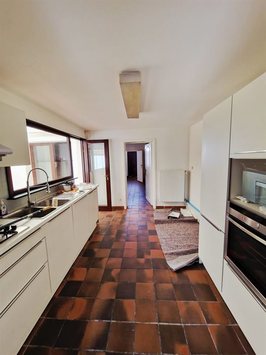 GOED GELEGEN KNUSSE WONING MET TUIN