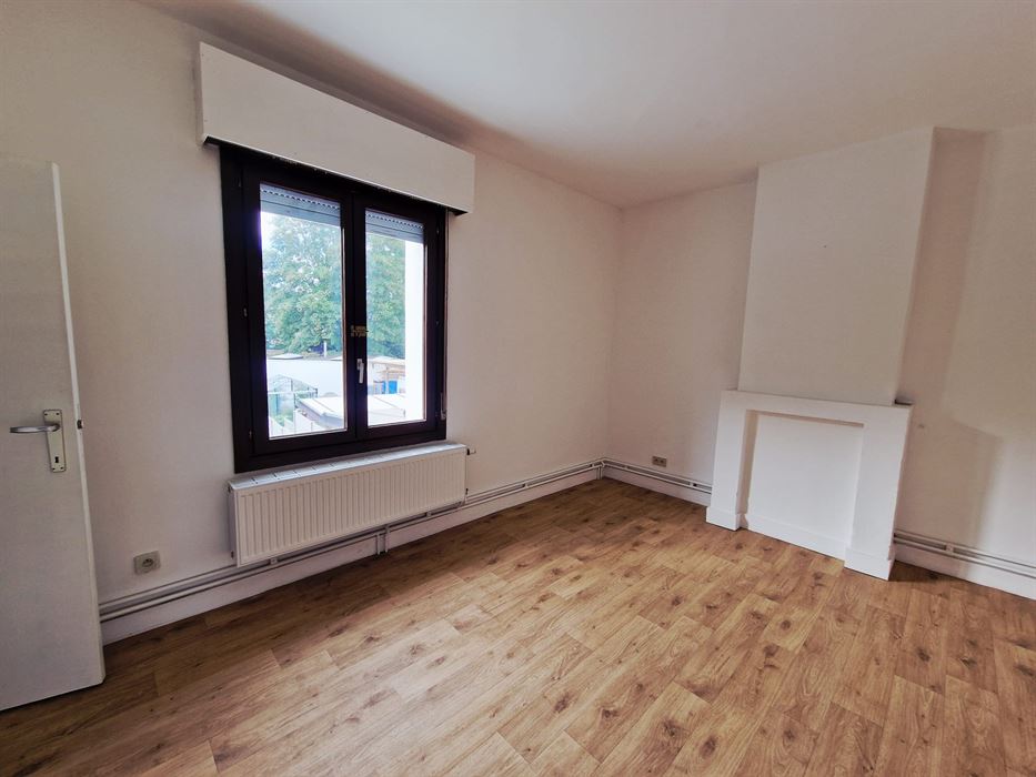 GOED GELEGEN KNUSSE WONING MET TUIN