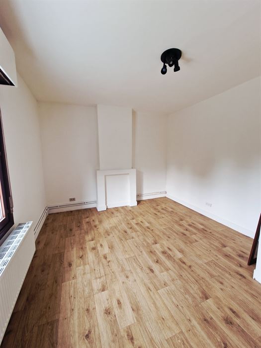 GOED GELEGEN KNUSSE WONING MET TUIN