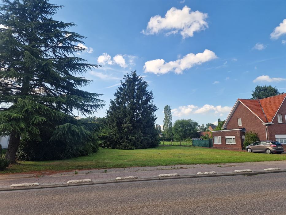 ZUIDGERICHTE RESIDENTIEEL GELEGEN VILLAGROND
