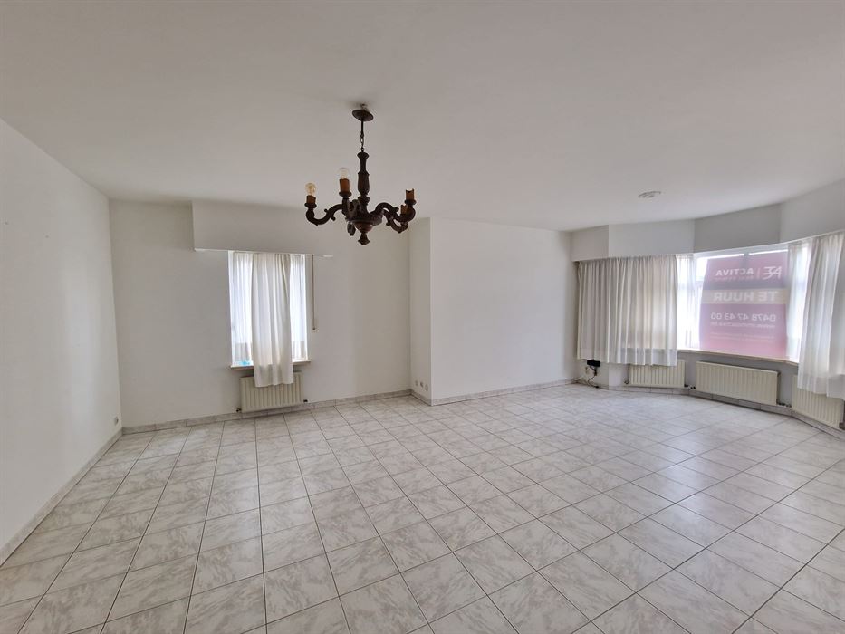 GOED GELEGEN APPARTEMENT MET GARAGE