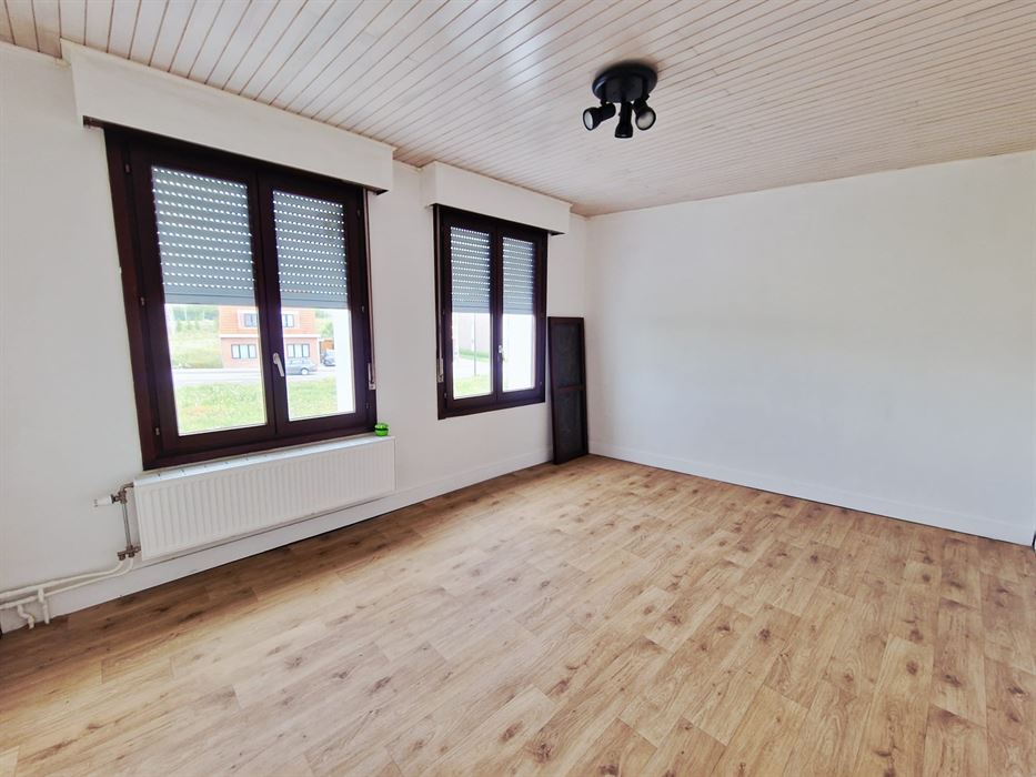 GOED GELEGEN KNUSSE WONING MET TUIN