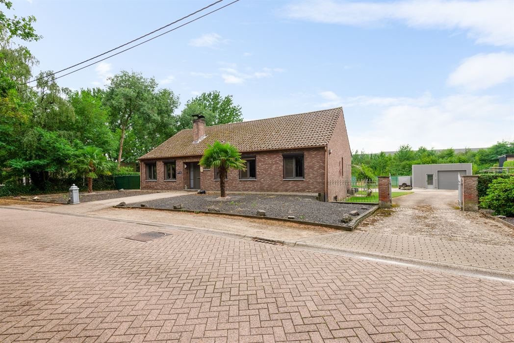 ZEER RUSTIG GELEGEN VILLA TE KOOP