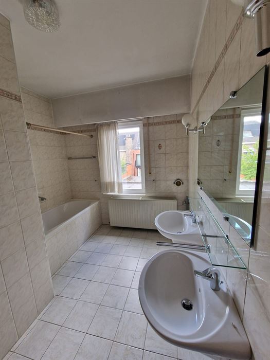 GOED GELEGEN APPARTEMENT MET GARAGE