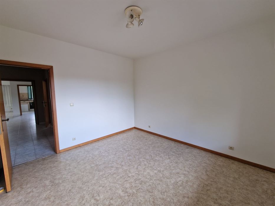 GOED GELEGEN APPARTEMENT MET GARAGE