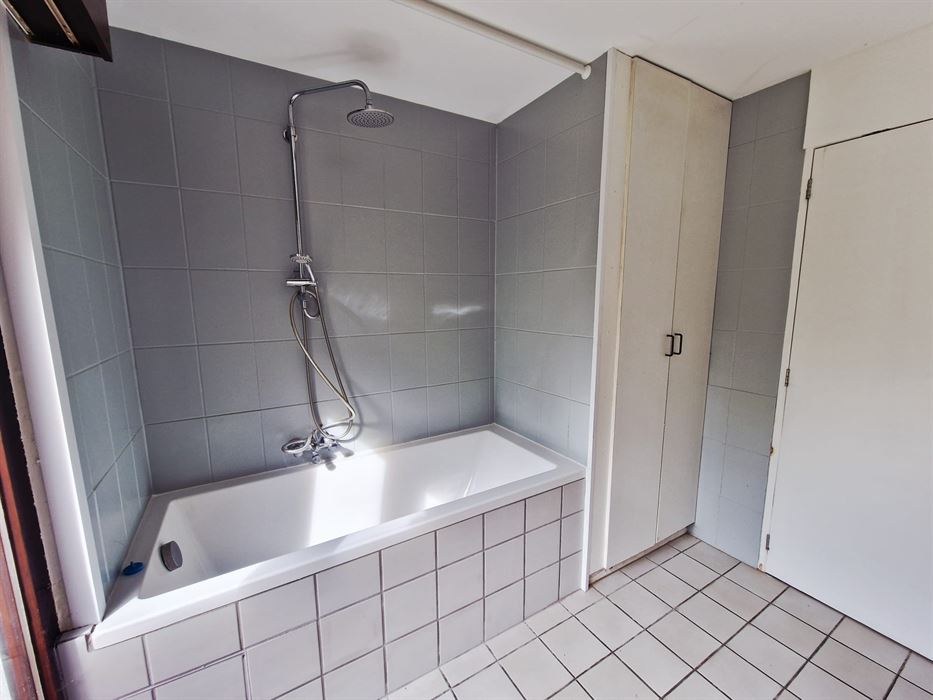 GOED GELEGEN KNUSSE WONING MET TUIN