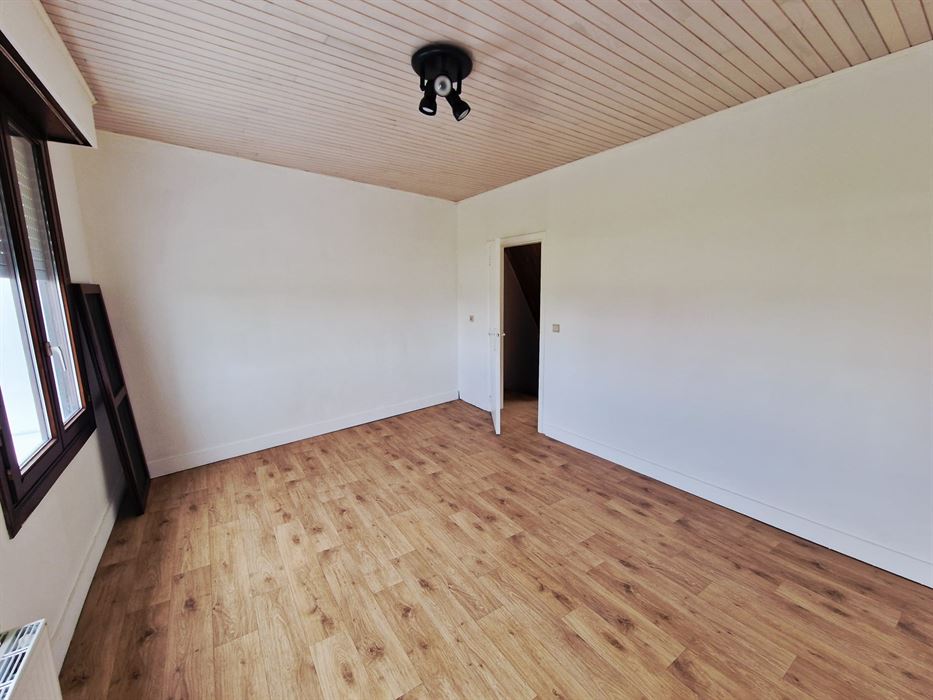 GOED GELEGEN KNUSSE WONING MET TUIN