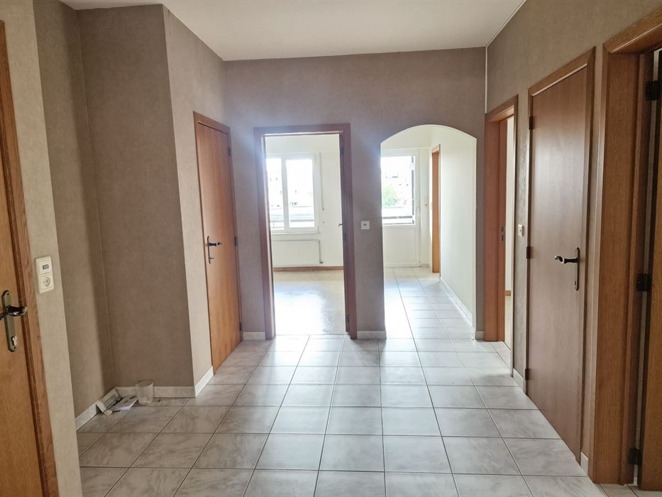 GOED GELEGEN APPARTEMENT MET GARAGE