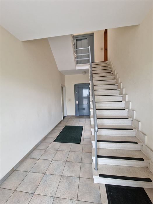 GOED GELEGEN APPARTEMENT MET GARAGE