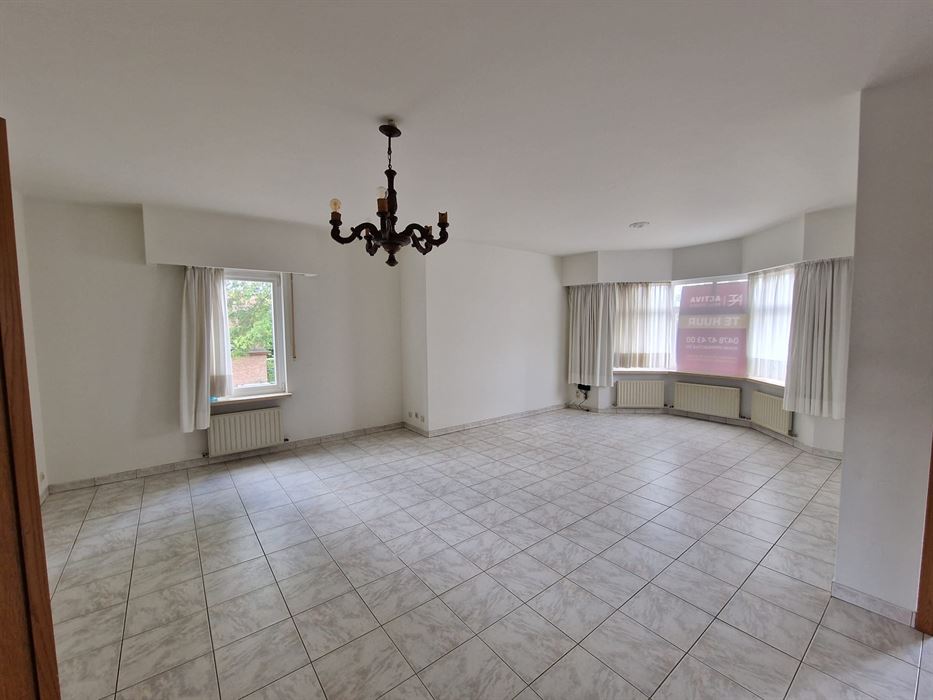 GOED GELEGEN APPARTEMENT MET GARAGE