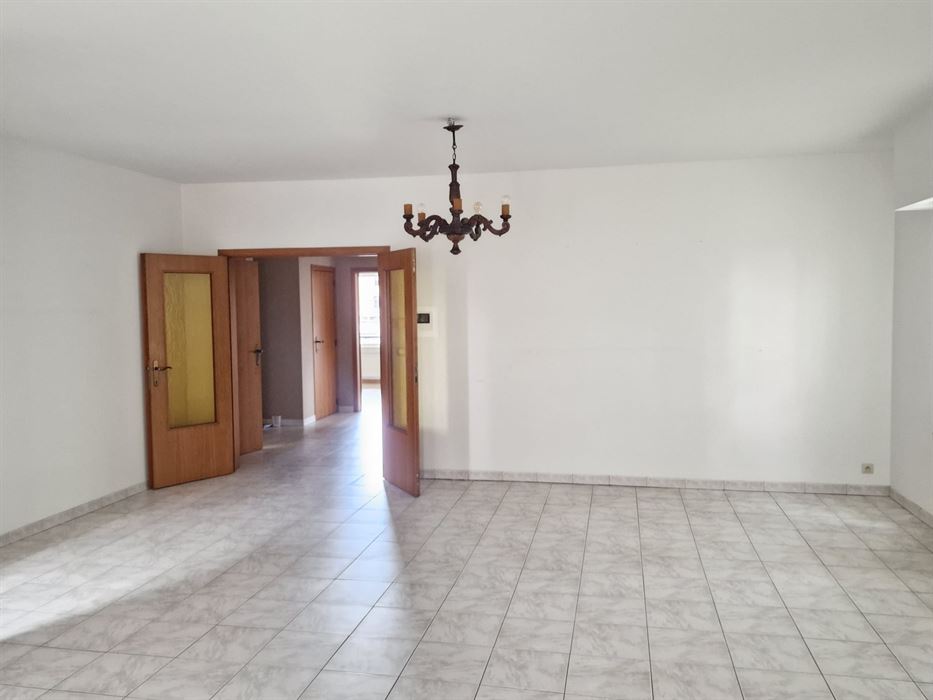 GOED GELEGEN APPARTEMENT MET GARAGE