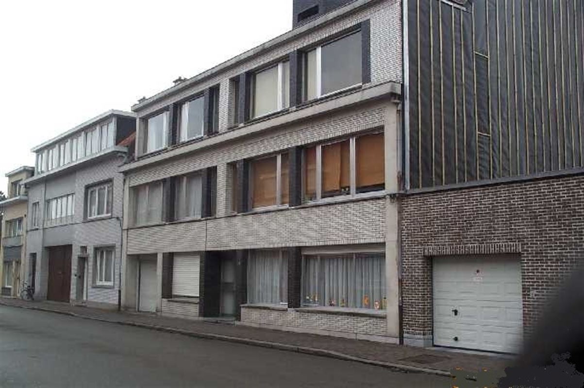 Foto 1 : Autostaanplaats te 9100 SINT-NIKLAAS (België) - Prijs 55 €/maand