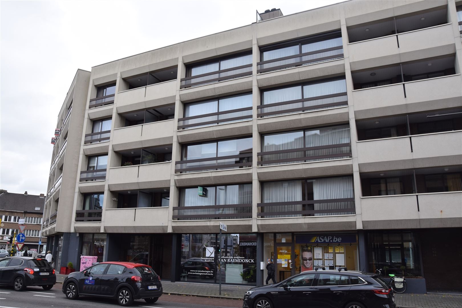 Centraal gelegen appartement met 2 slaapkamers en garage