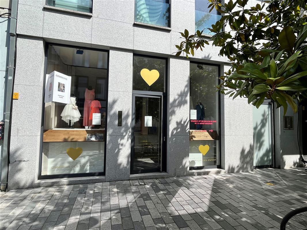 Foto 1 : Winkelruimte te 9100 SINT-NIKLAAS (België) - Prijs 1.200 €/maand