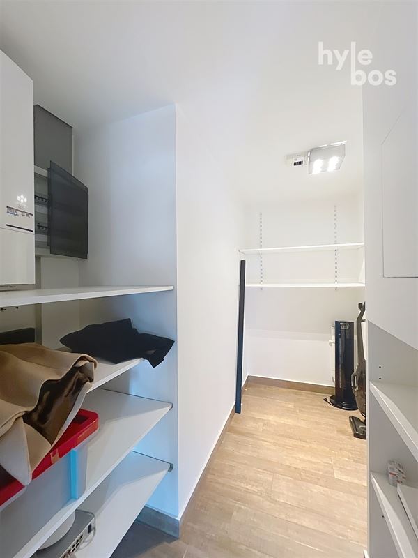 Foto 10 : Burelen te 9100 SINT-NIKLAAS (België) - Prijs 995 €/maand