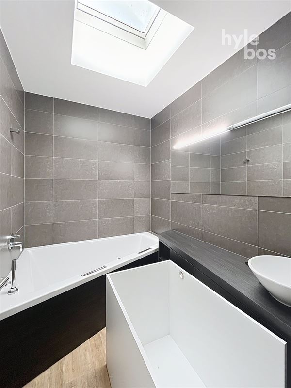Foto 12 : Burelen te 9100 SINT-NIKLAAS (België) - Prijs 995 €/maand