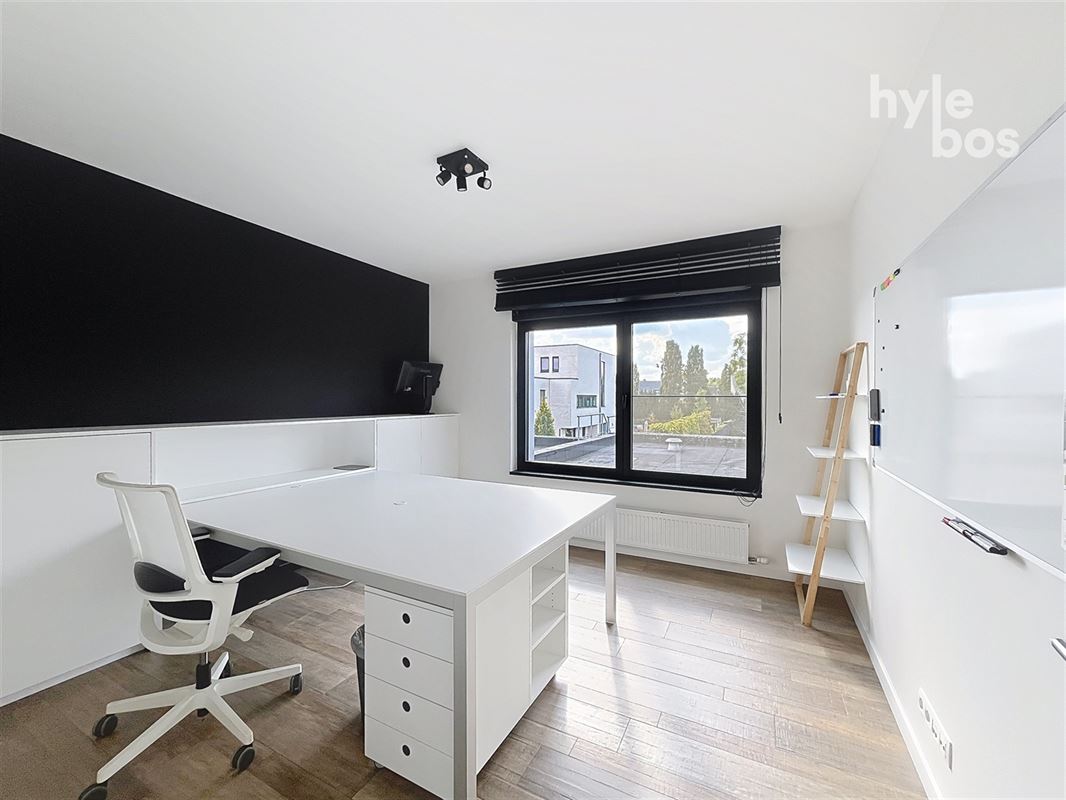 Foto 9 : Burelen te 9100 SINT-NIKLAAS (België) - Prijs 995 €/maand