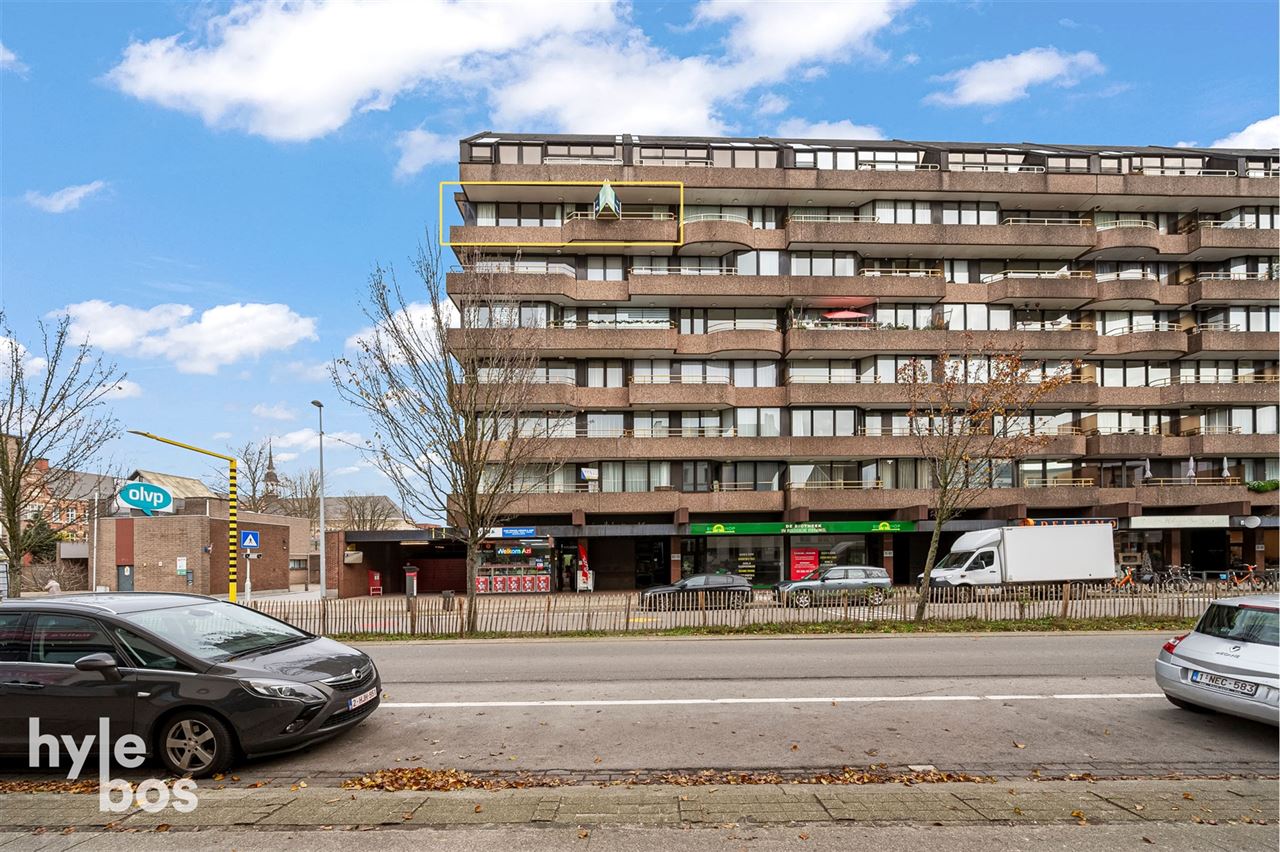 Centraal gelegen 3 slaapkamer appartement met parking