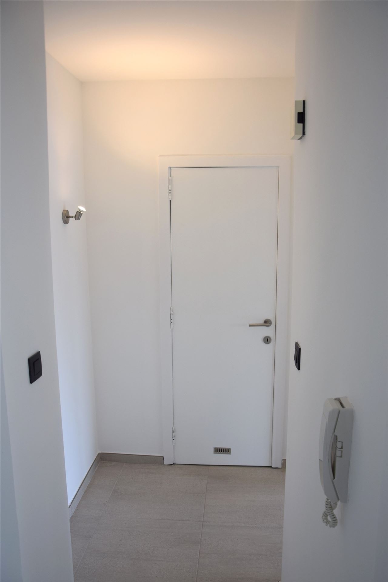 Lichtrijk en modern gerenoveerd appartement