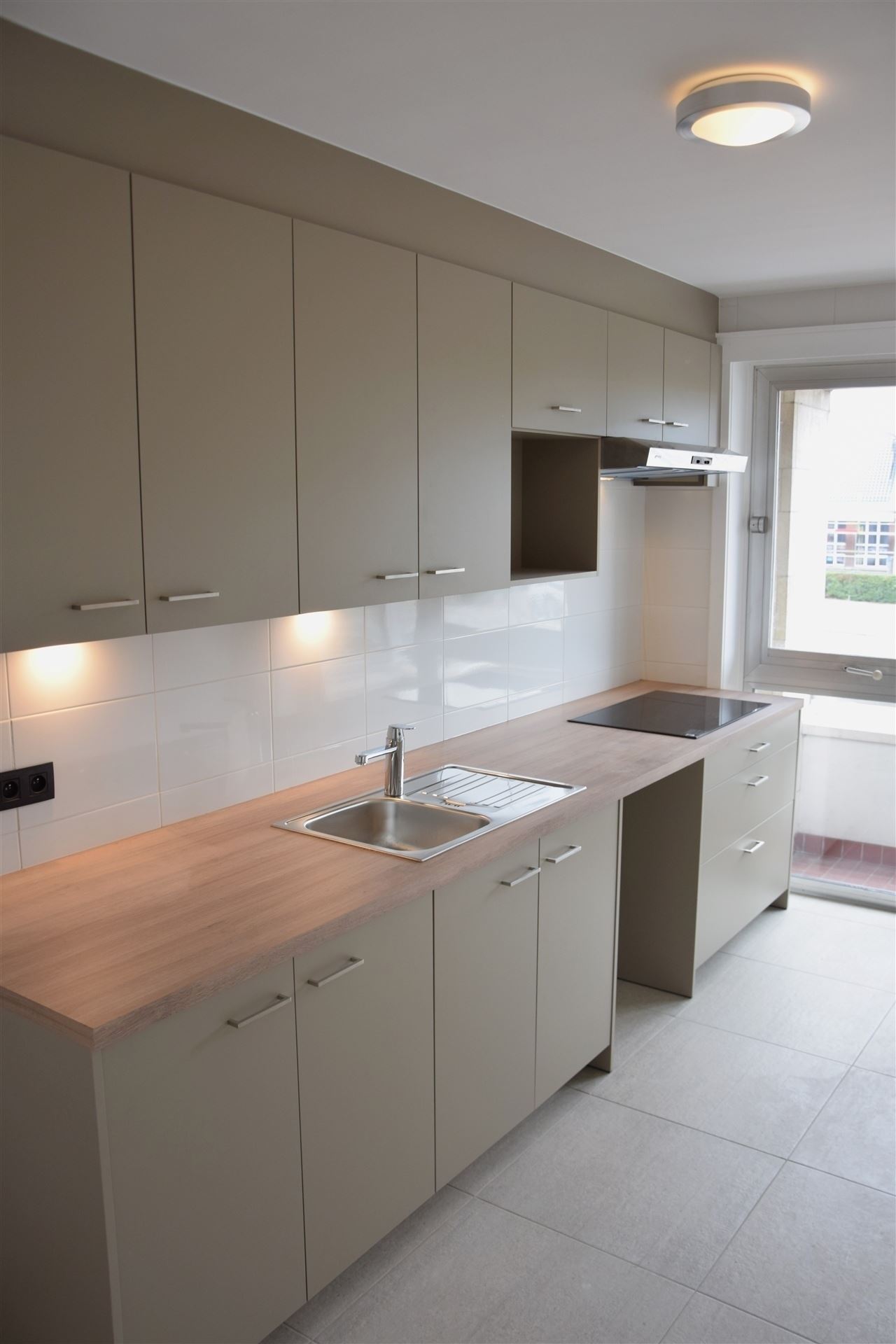 Lichtrijk en modern gerenoveerd appartement