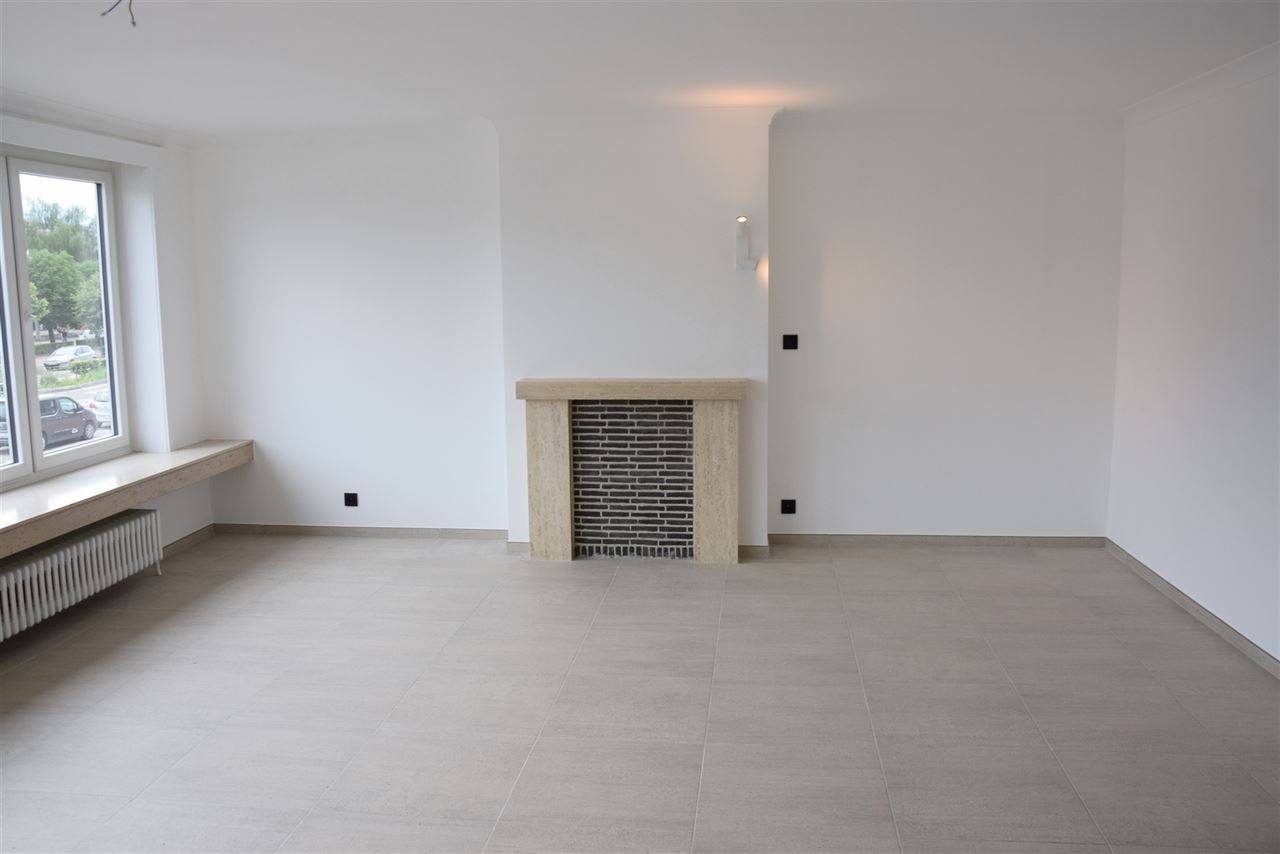 Lichtrijk en modern gerenoveerd appartement