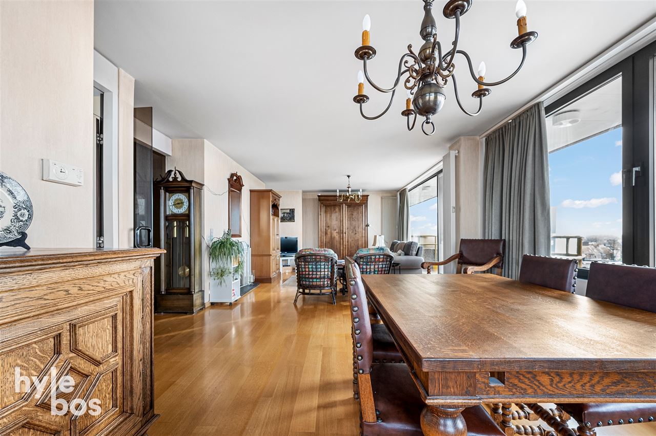Centraal gelegen 3 slaapkamer appartement met parking