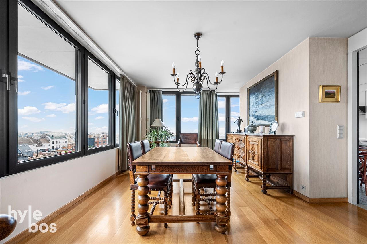 Centraal gelegen 3 slaapkamer appartement met parking