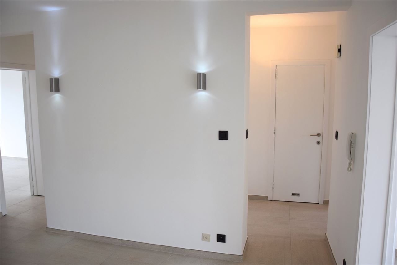 Lichtrijk en modern gerenoveerd appartement