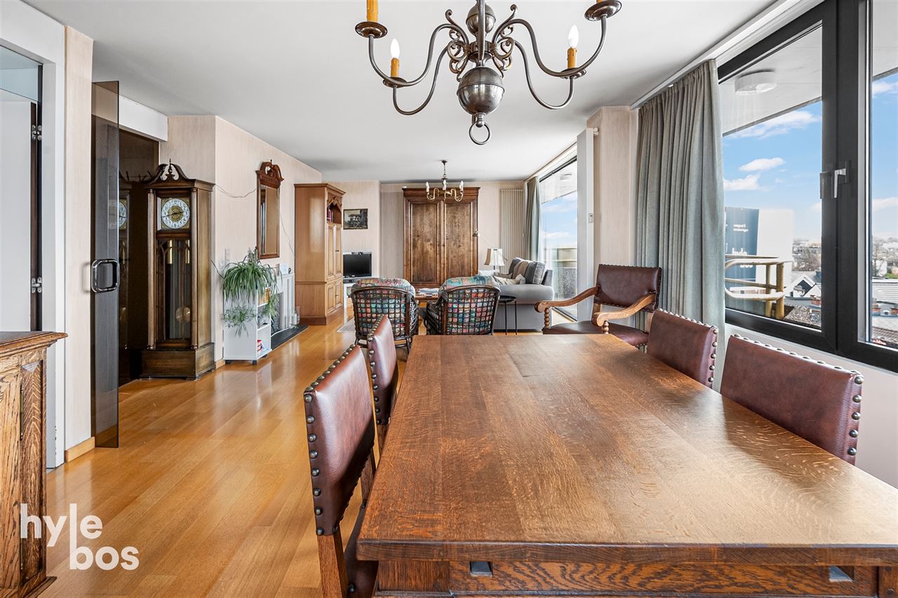 Centraal gelegen 3 slaapkamer appartement met parking
