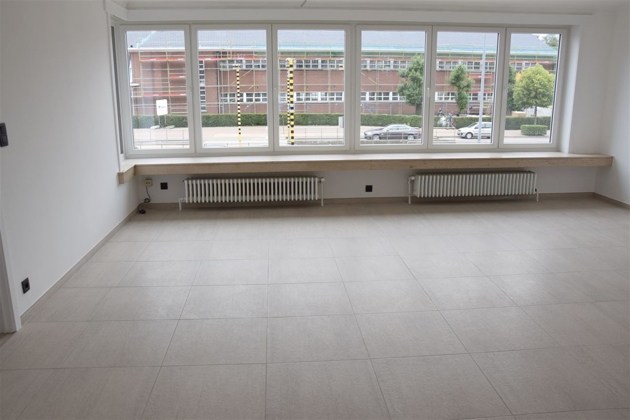 Lichtrijk en modern gerenoveerd appartement