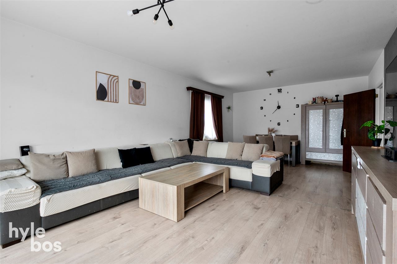 Opbrengsteigendom met 5 ruime appartementen en garages op topligging