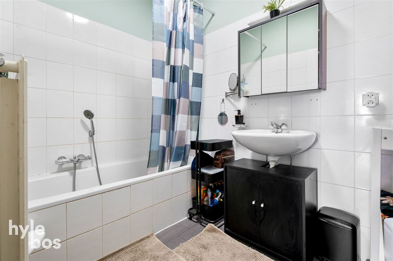 Opbrengsteigendom met 5 ruime appartementen en garages op topligging