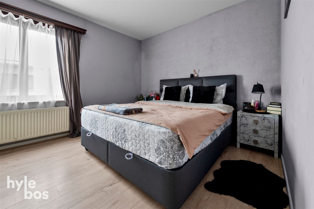 Opbrengsteigendom met 5 ruime appartementen en garages op topligging