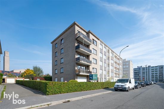 Opbrengsteigendom met 5 ruime appartementen en garages op topligging