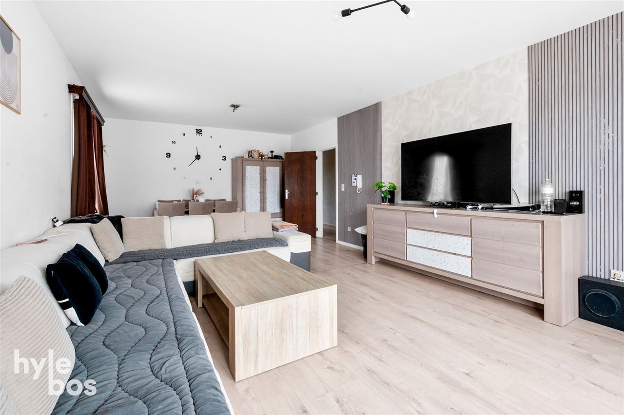 Opbrengsteigendom met 5 ruime appartementen en garages op topligging