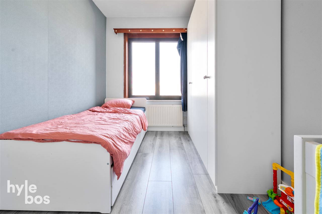 Opbrengsteigendom met 5 ruime appartementen en garages op topligging