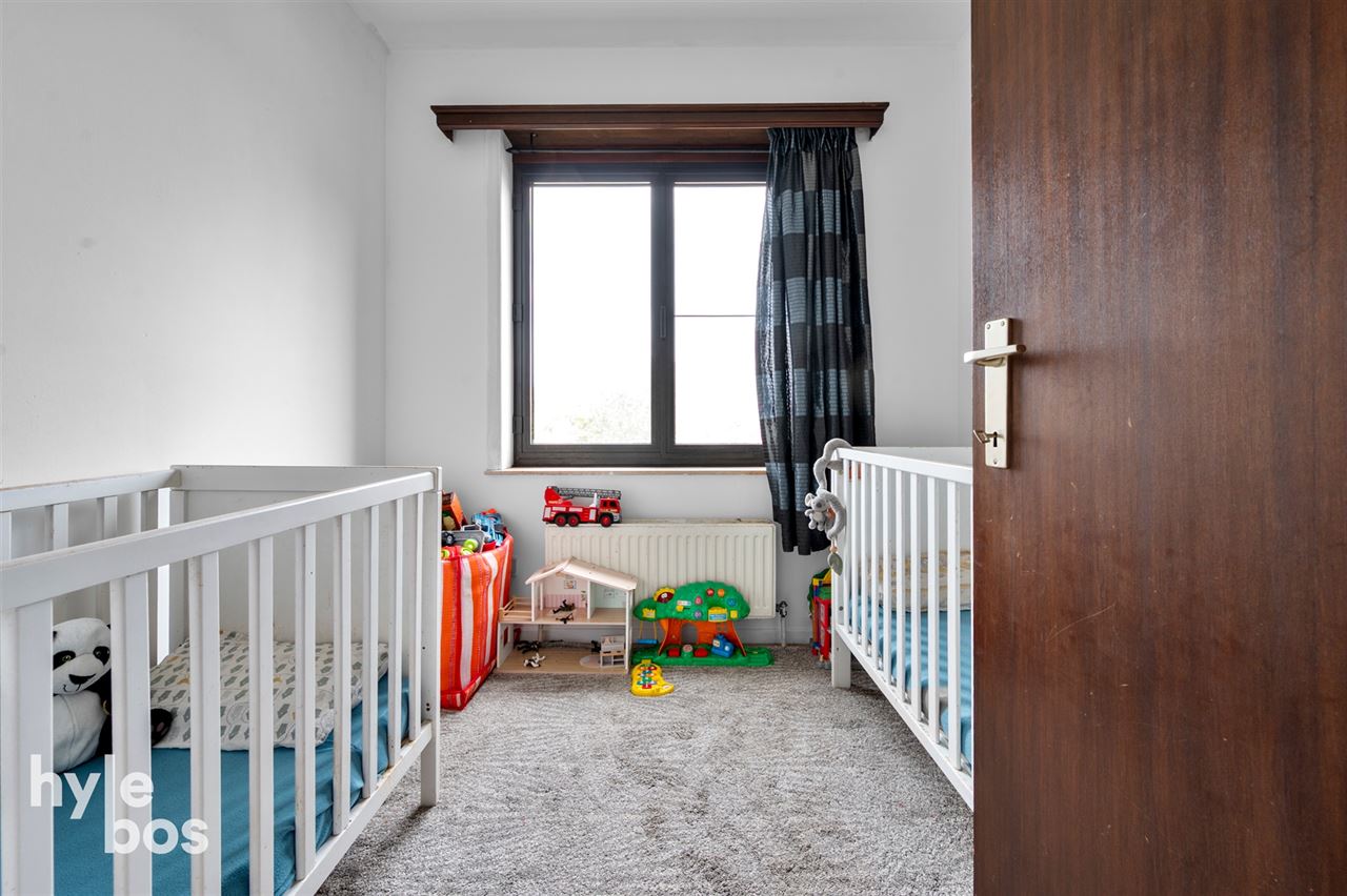 Opbrengsteigendom met 5 ruime appartementen en garages op topligging