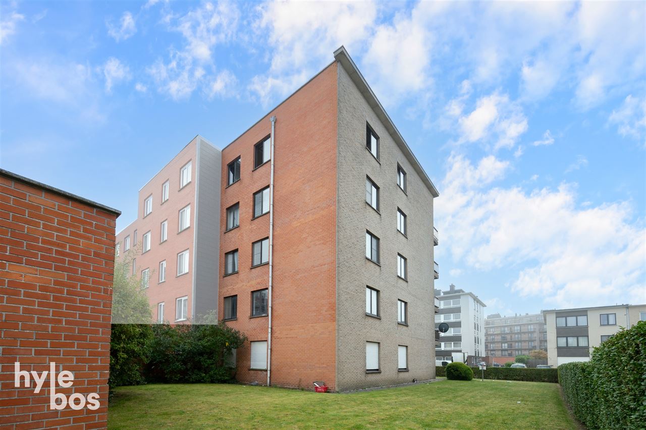 Opbrengsteigendom met 5 ruime appartementen en garages op topligging