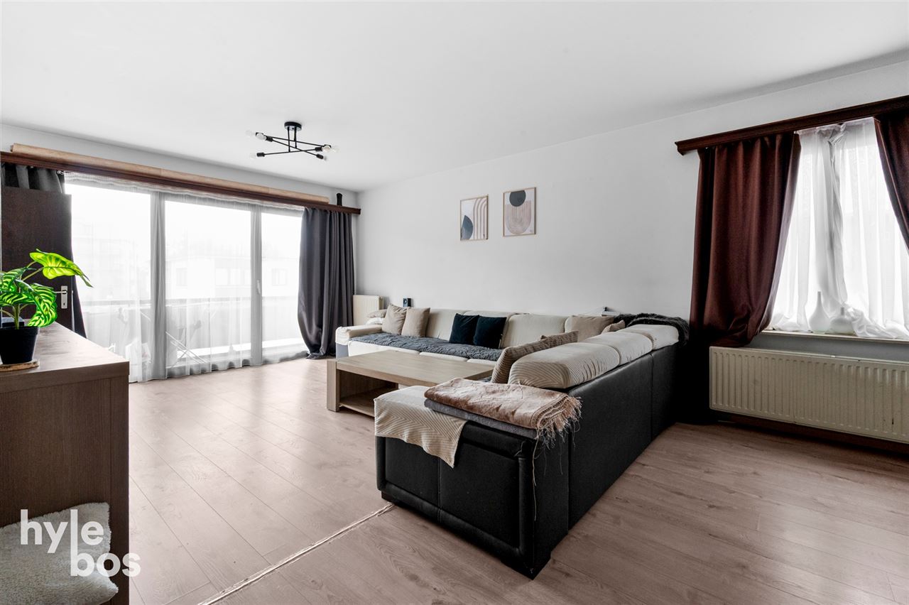 Opbrengsteigendom met 5 ruime appartementen en garages op topligging