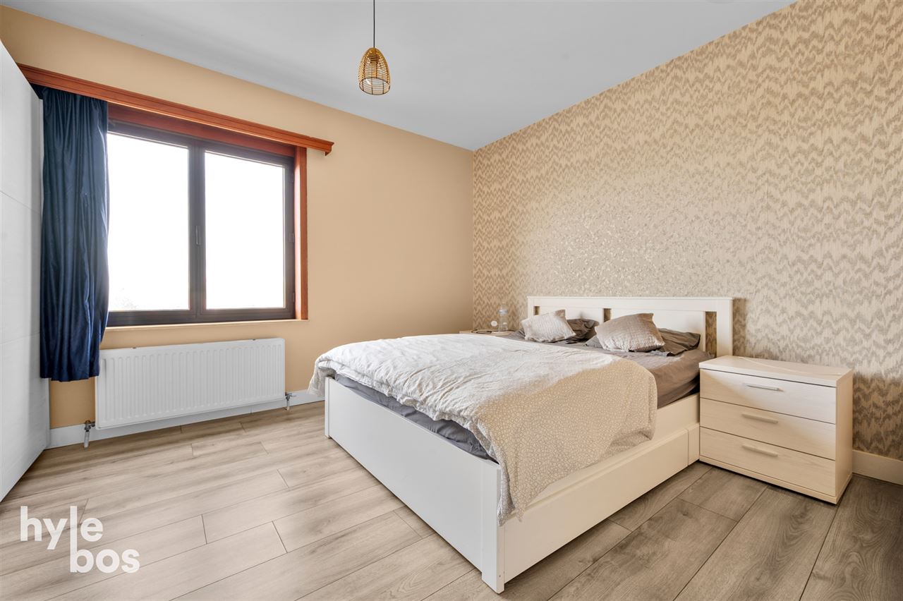 Opbrengsteigendom met 5 ruime appartementen en garages op topligging