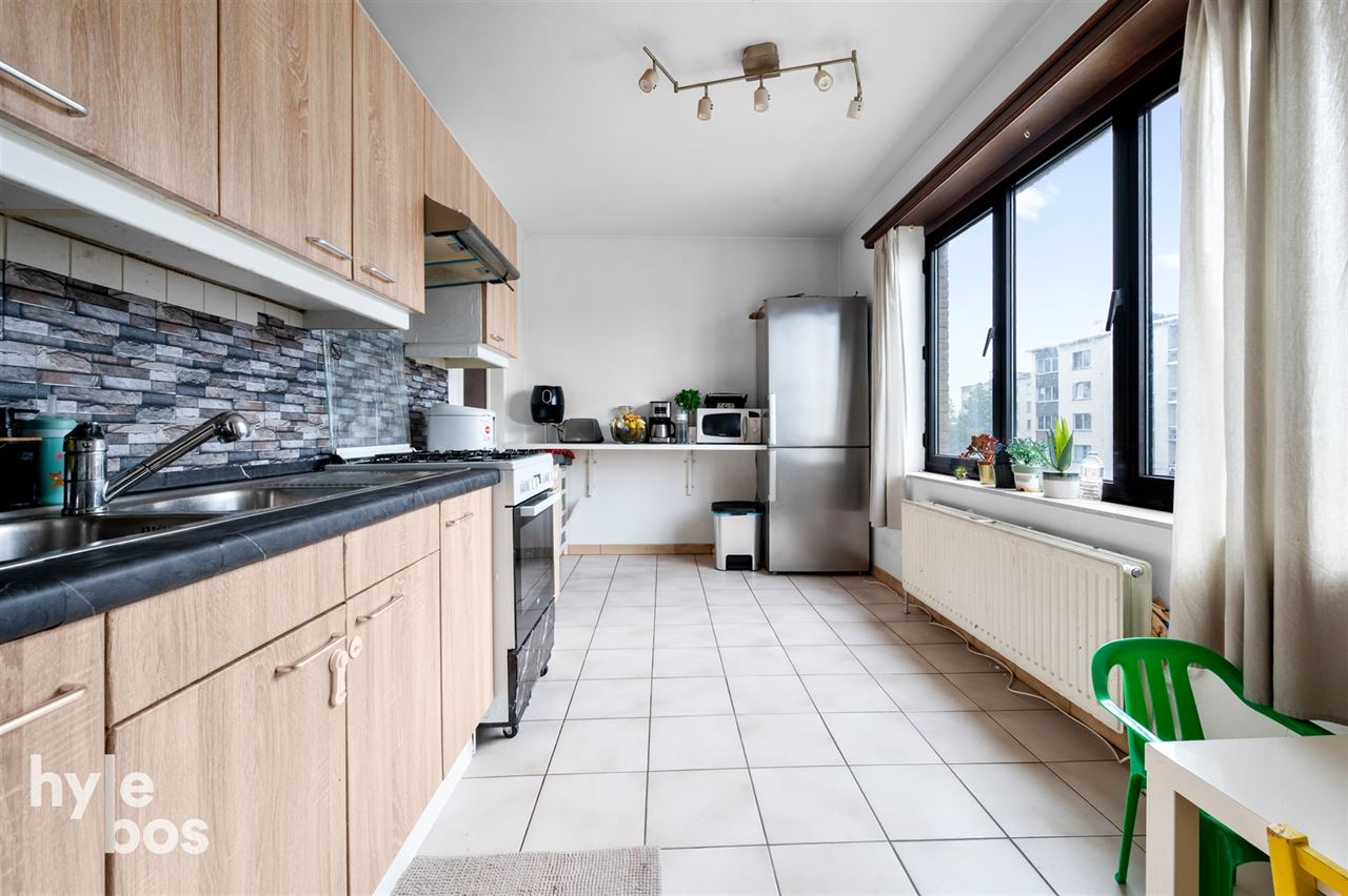 Opbrengsteigendom met 5 ruime appartementen en garages op topligging
