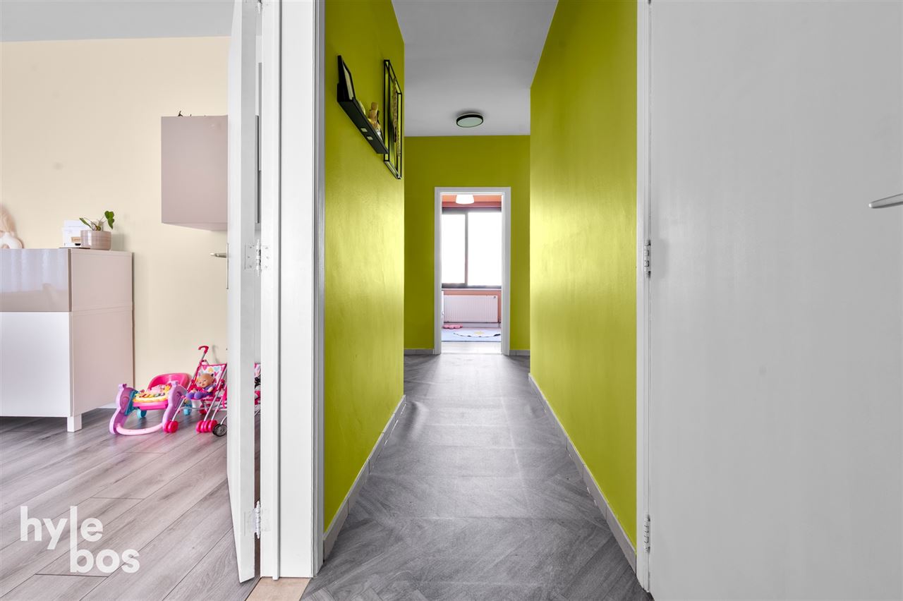 Opbrengsteigendom met 5 ruime appartementen en garages op topligging