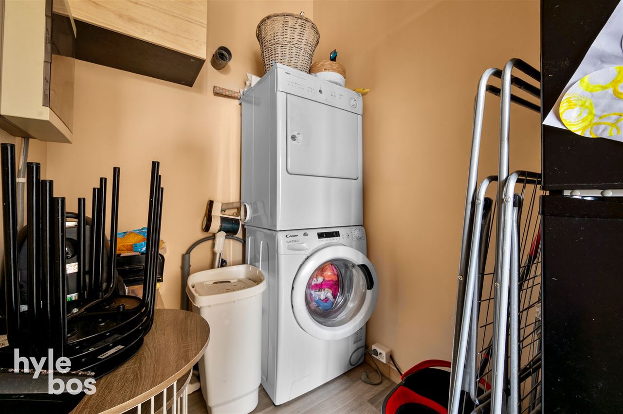 Opbrengsteigendom met 5 ruime appartementen en garages op topligging
