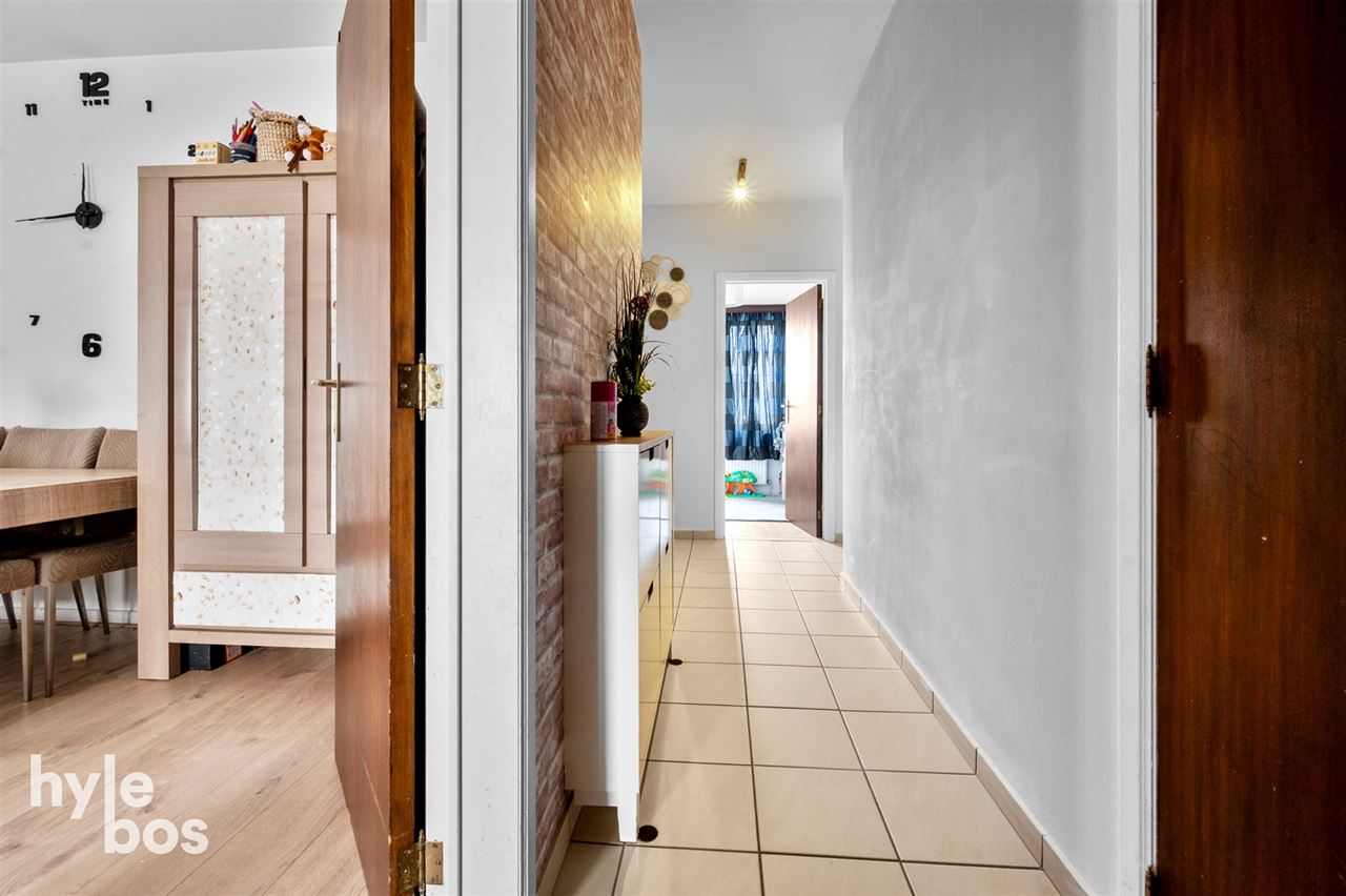 Opbrengsteigendom met 5 ruime appartementen en garages op topligging