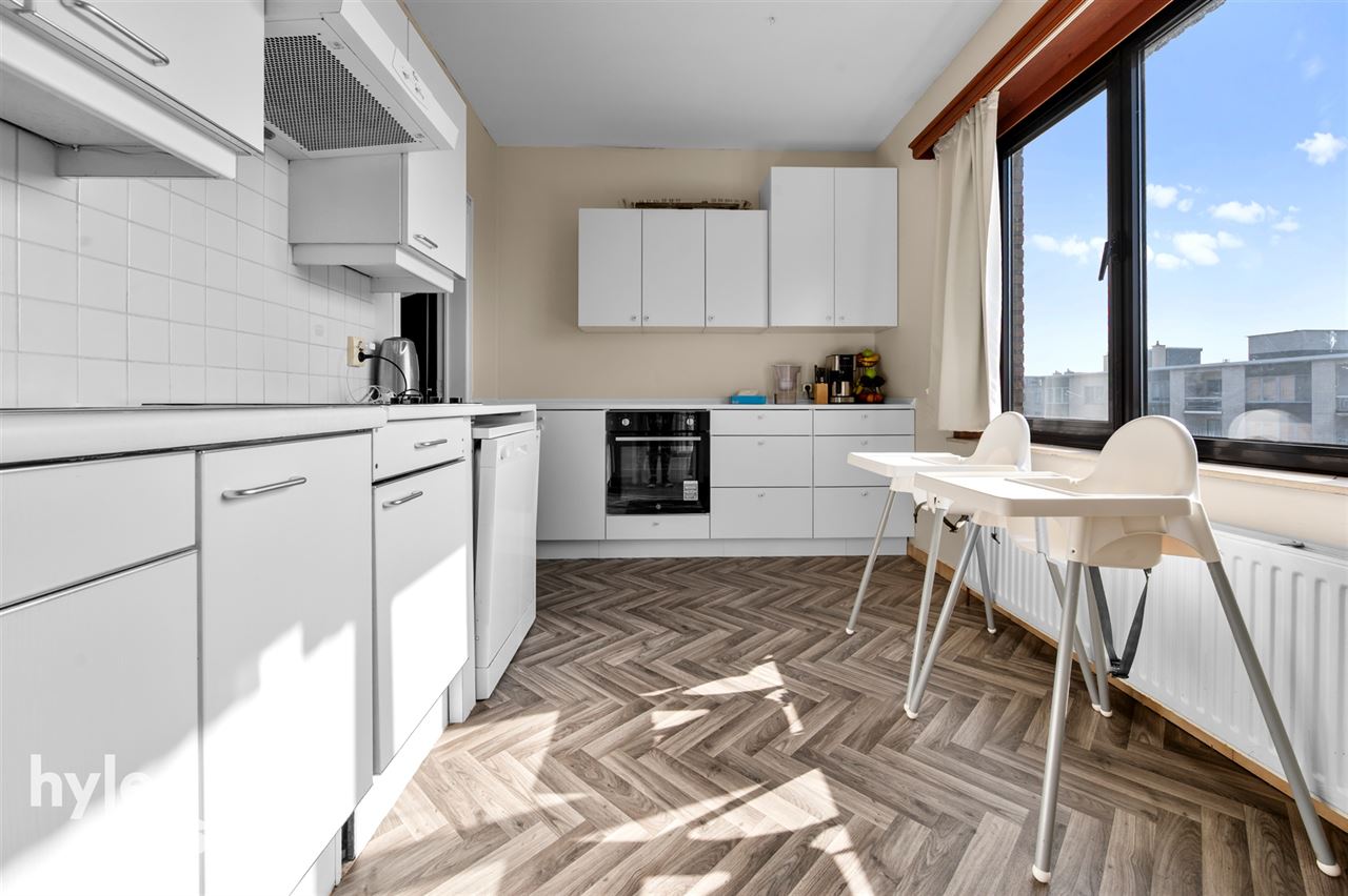 Opbrengsteigendom met 5 ruime appartementen en garages op topligging