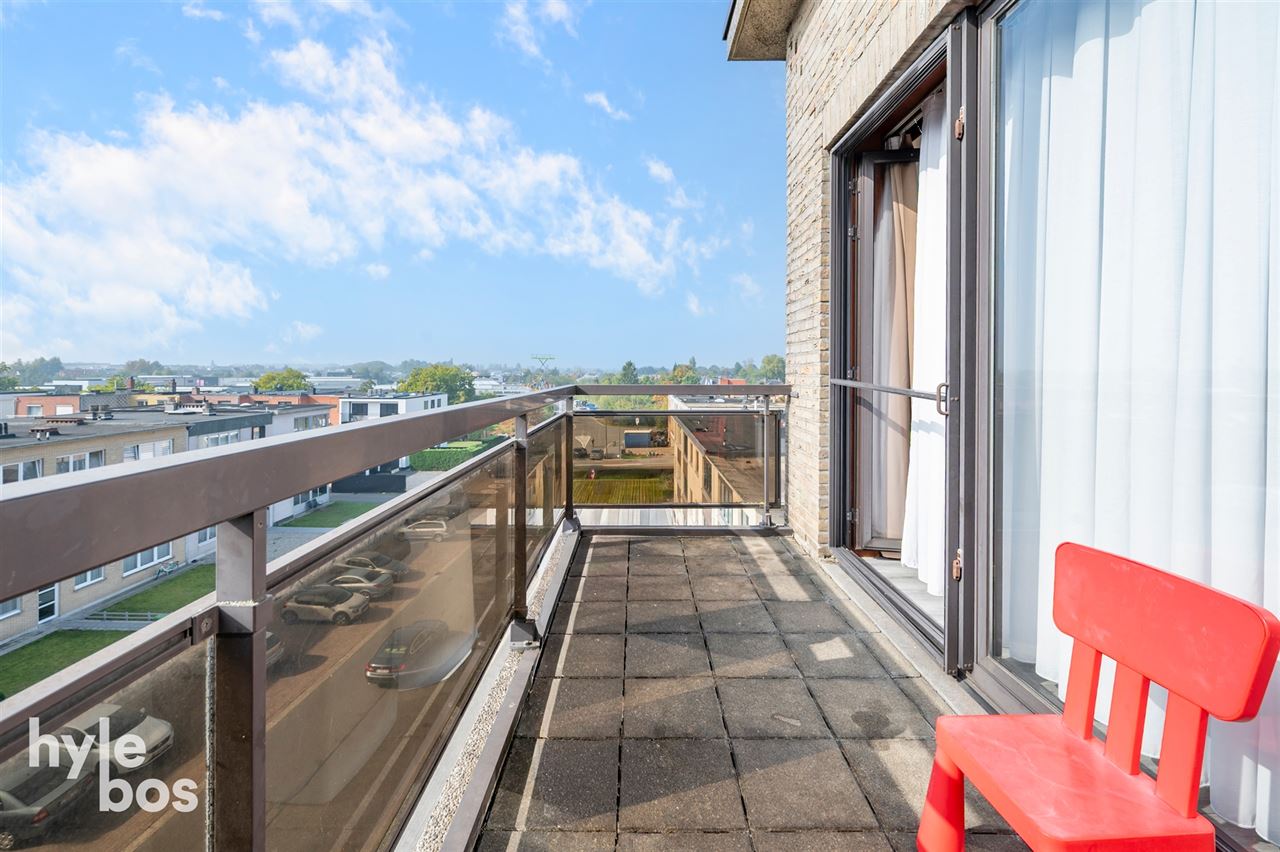 Opbrengsteigendom met 5 ruime appartementen en garages op topligging