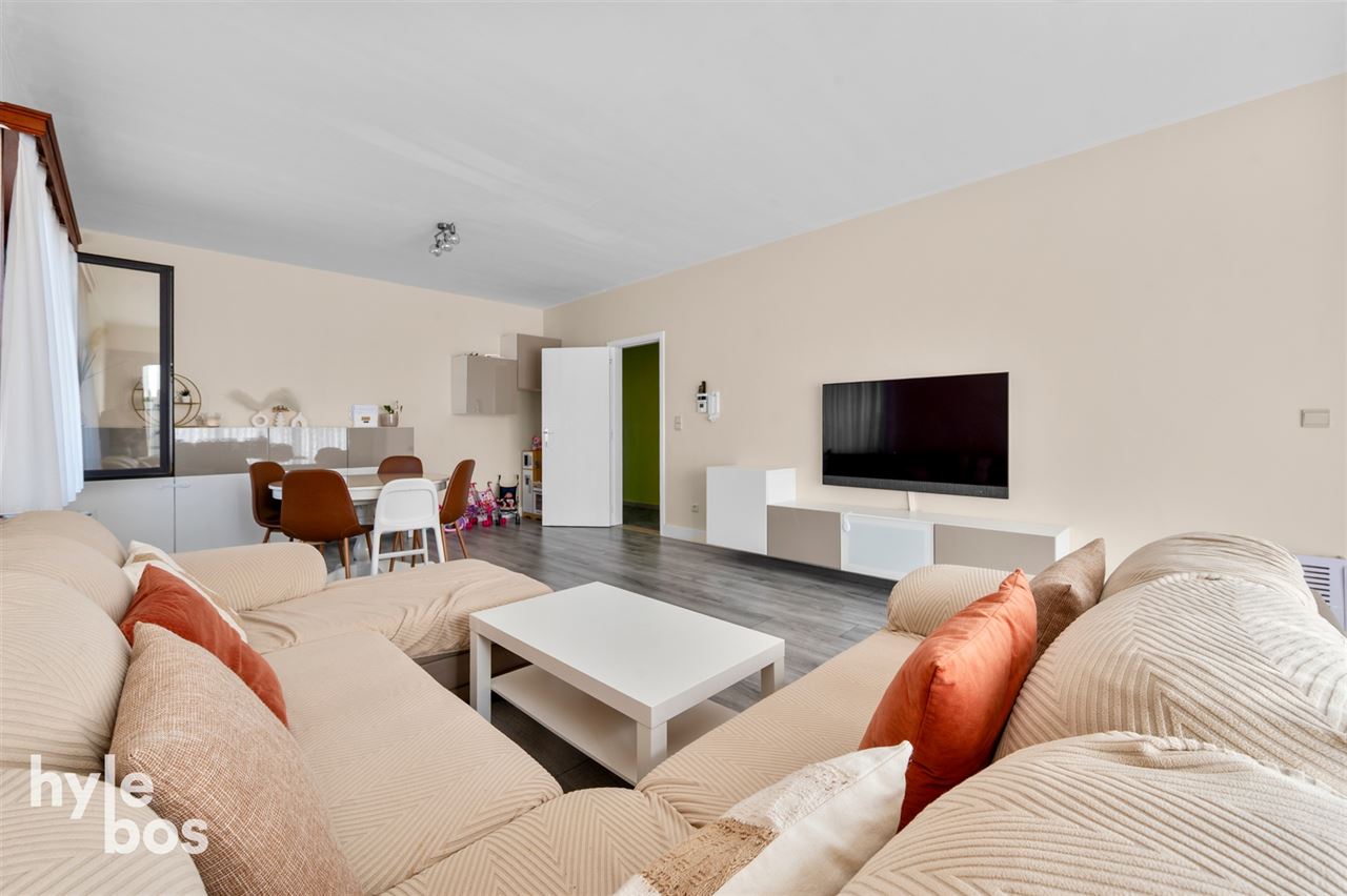 Opbrengsteigendom met 5 ruime appartementen en garages op topligging