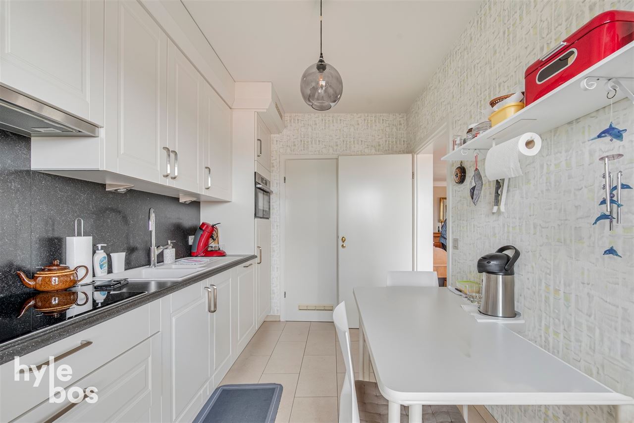 Instapklaar appartement met veel lichtinval en private garage
