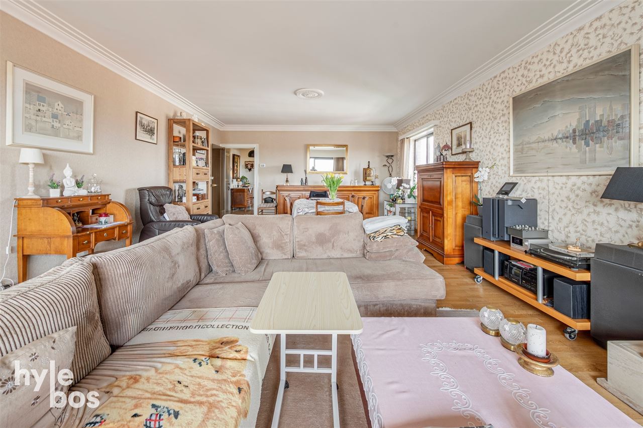 Instapklaar appartement met veel lichtinval en private garage