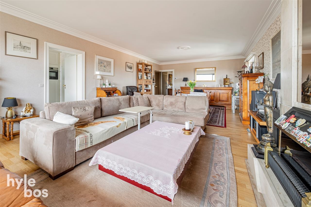 Instapklaar appartement met veel lichtinval en private garage